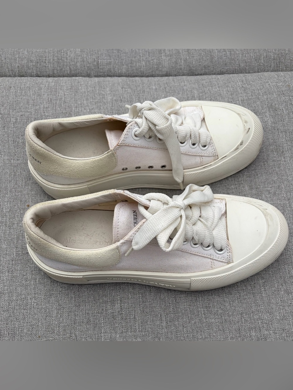 Alexander McQueen Cream and Off-White Low-Top Sneakers - Picture 5 of 5